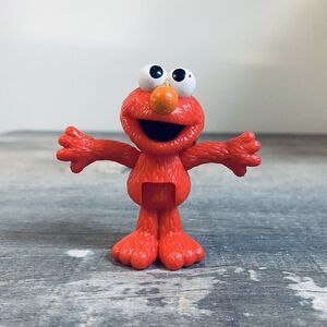 2.5” Sesame Street Elmo Figure Cake Topper